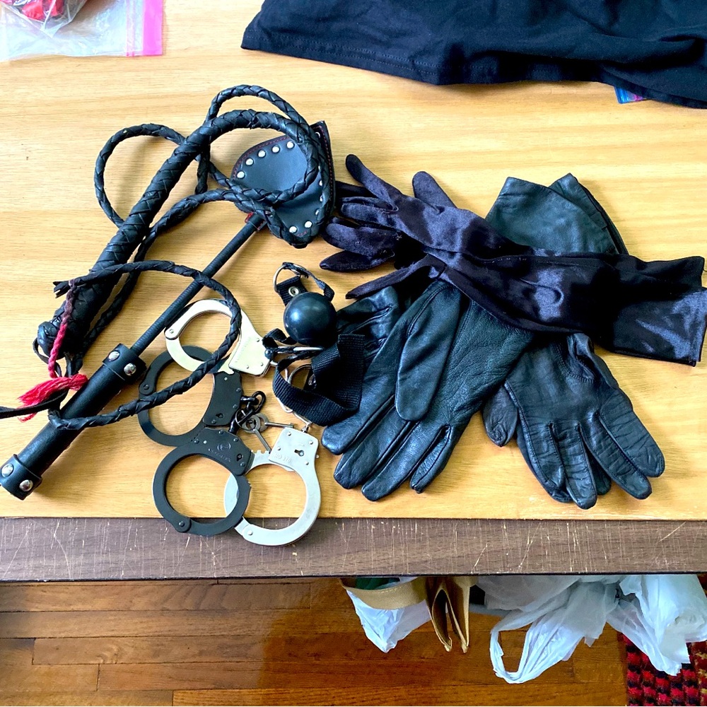 Fetish girl Kit black Leather Gloves, silk gloves accessories Set